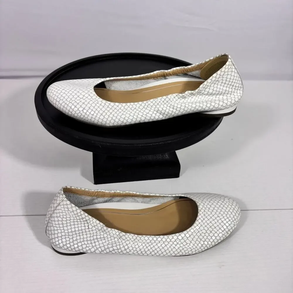 Vionic White Textured Women's Ballet Flats Size 6